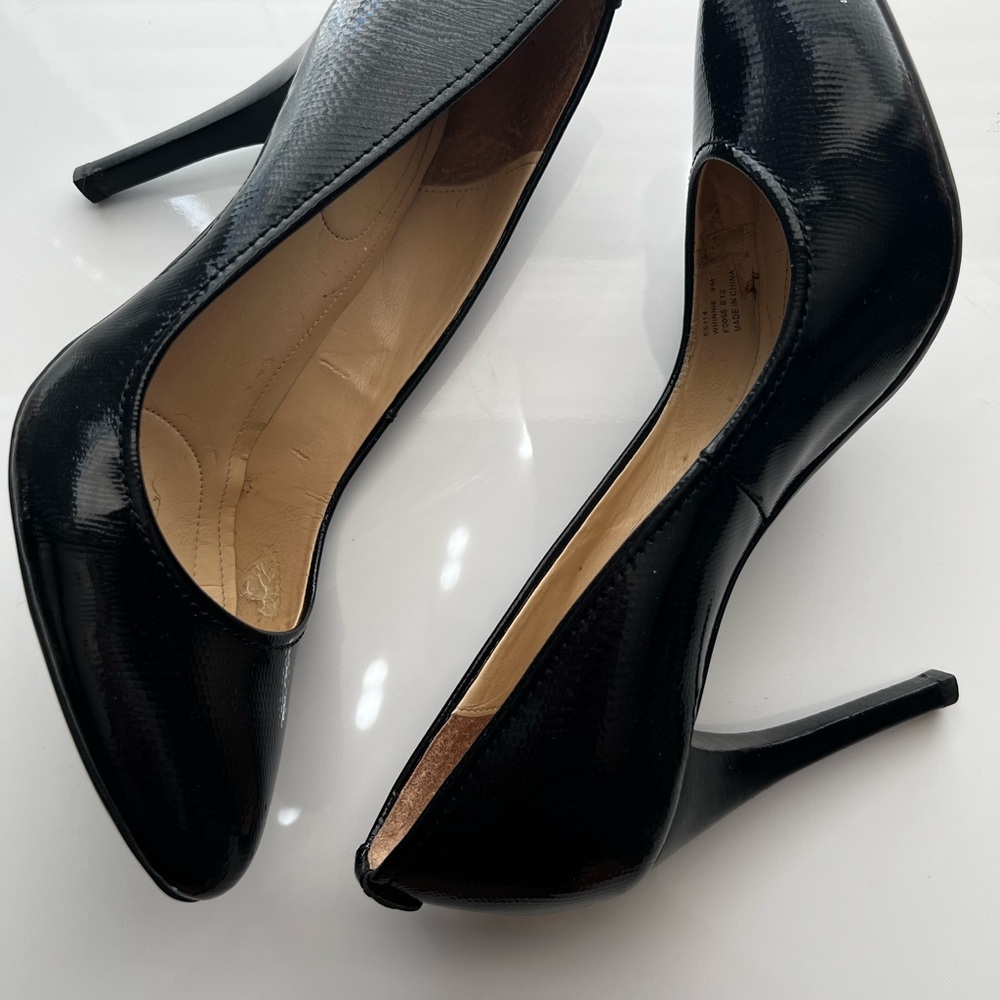 EUC Calvin Klein Whinnie Almond Toe Embossed Patent Pump SZ9